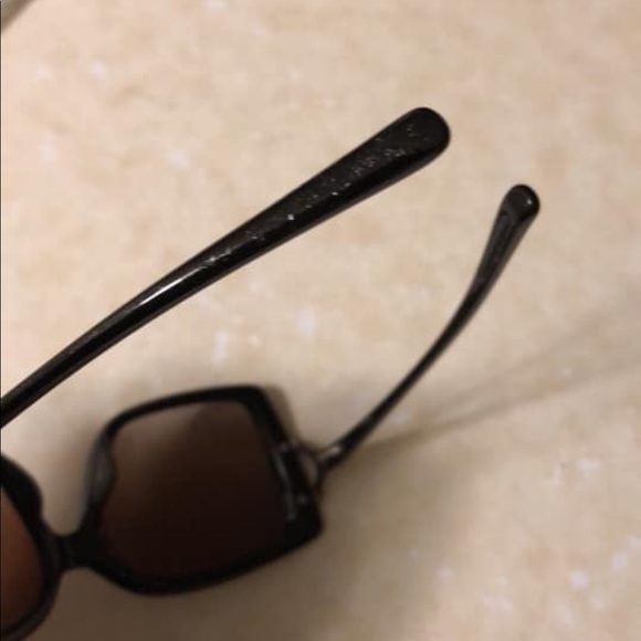 Brown women’s Oakley sunglasses